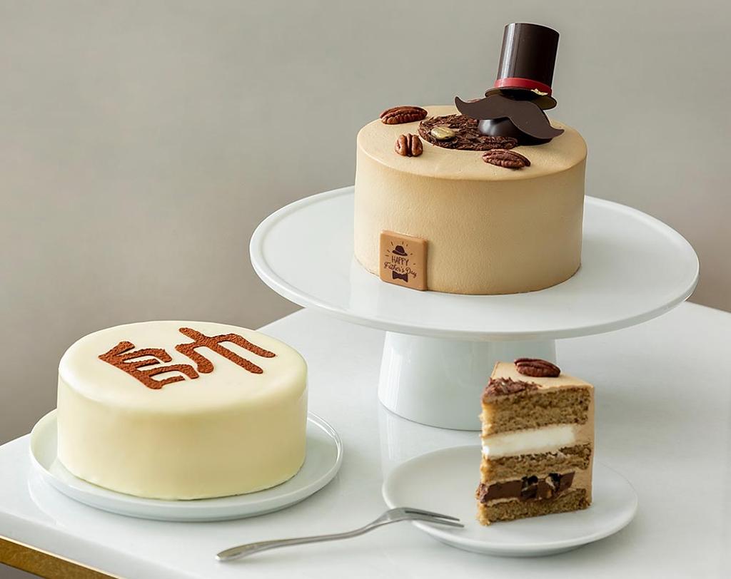 「Corner Bakery 63」 國賓麵包房今年推出香醇濃郁的「摩卡胡桃鮮奶油蛋糕」（右）與「帥蛋糕」。圖／Corner Bakery 63