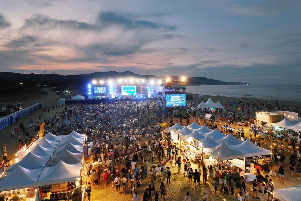 新北市貢寮海洋音樂祭，今日進行最後一晚的演出，吸引了更多樂迷的參與及支持。（新北市政府提供／張志康新北傳真）