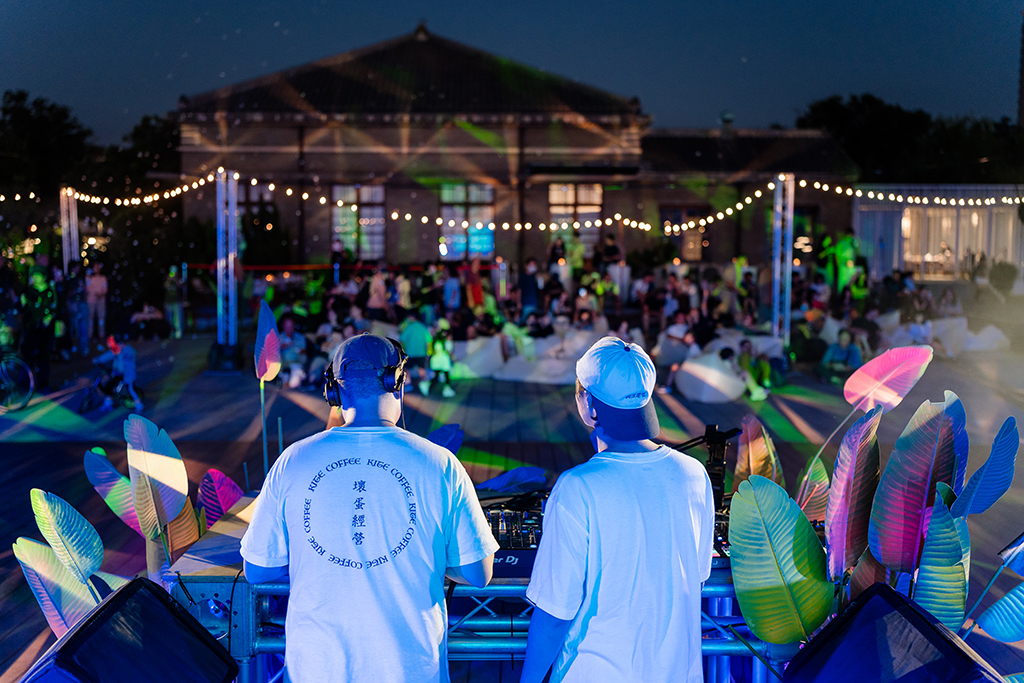 「富宇共好啤酒派對」與音樂品牌「民生電氣」攜手，邀請民眾在湖畔DJ的音樂和酒香中響應永續行動。 圖/業者提供