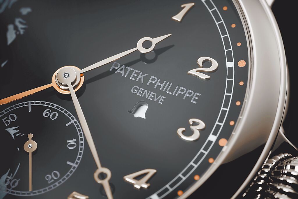 編號1938P-001三問及響報時間功能腕表操作簡便容易，以黑白紅三色小鐘顯示腕表的3種模式。圖／Patek Philippe提供
