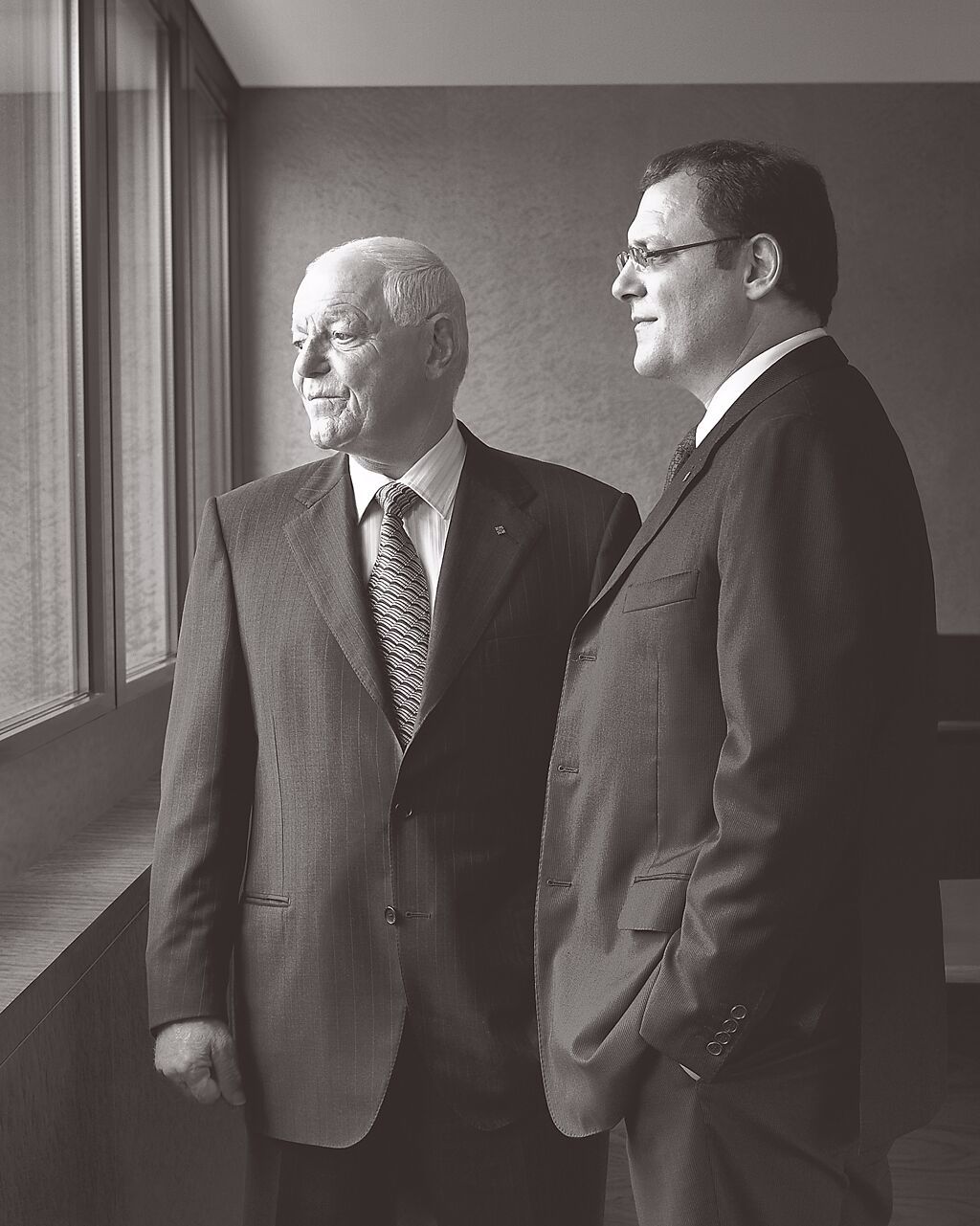 百達翡麗榮譽總裁Philippe Stern（左）與現任總裁Thierry Stern父子情深，經典傳承為表壇典範。圖／Patek Philippe提供