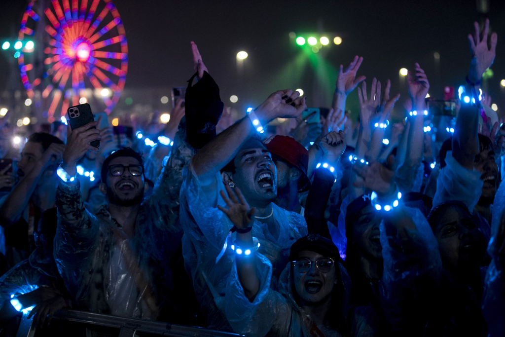 Coldplay鼓勵觀眾演出結束後歸還LED手環。圖／美聯社