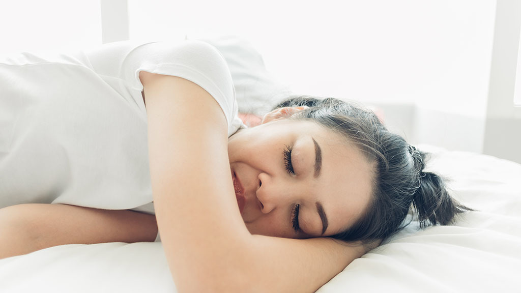 過度緊張時會導致睡眠不足，規定自己有幾天一定要睡飽，有助於調節身心狀態。圖／freepik