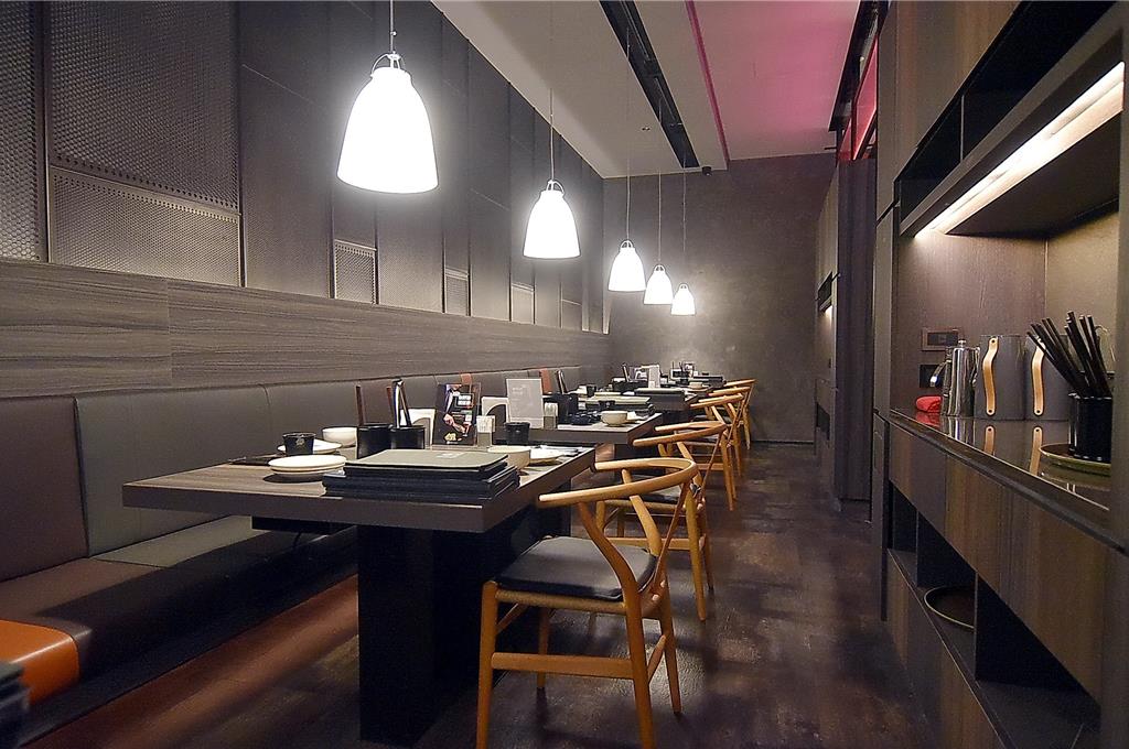 〈食令.SHABU〉大直店也有雙人用餐桌,可供雙人同行的客人用餐。圖/姚舜