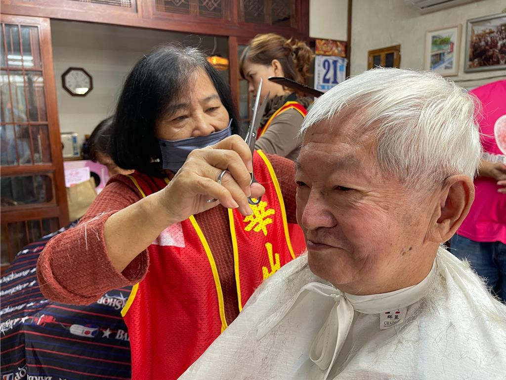 理髮職人1甲子「這原因封刀」 生財工具傳承義剪志工- 生活- 工商時報