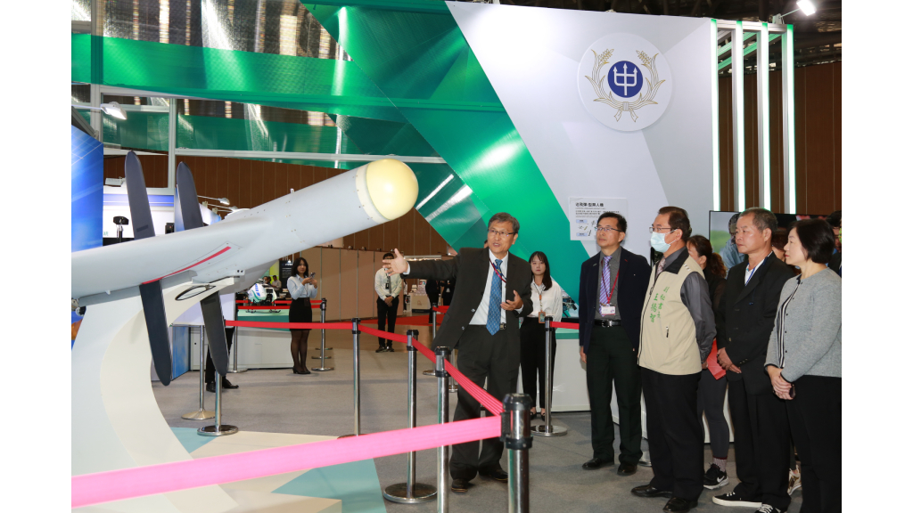 本院航空所配合2023臺南資訊月活動，展示反輻射型無人機等四款軍規軍用無人機。