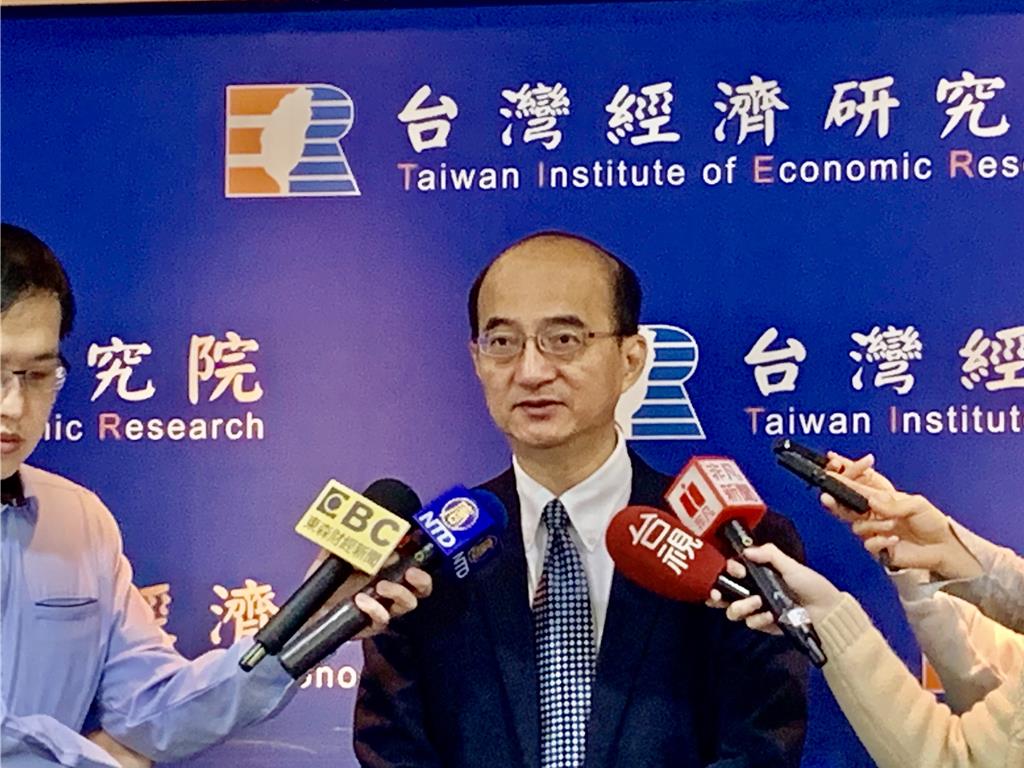台灣經濟研究院長張建一表示，經濟走勢「軟著陸」，慢慢走出2024年的好景氣。圖／台經院提供