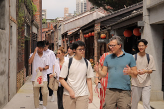 VIS國際實驗高中Discover Taipei特色學程  引外賓認識台北