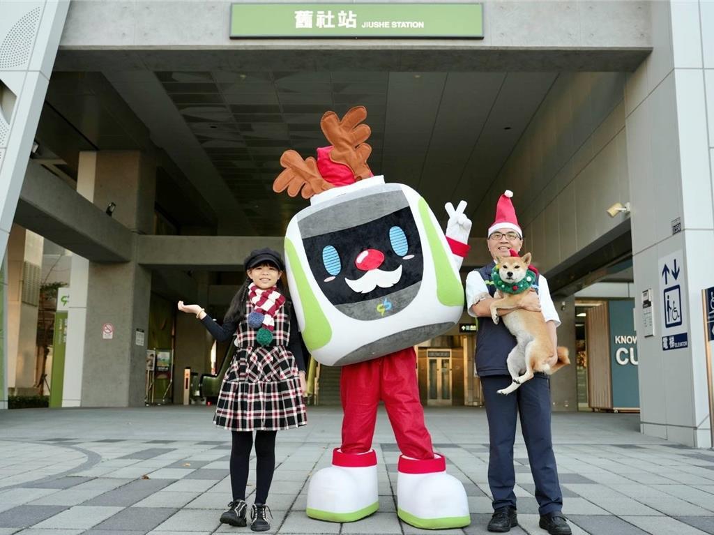 配合耶誕節將來臨，台中捷運公司將舉辦一系列活動，首波為耶誕變裝秀。（中捷公司提供）