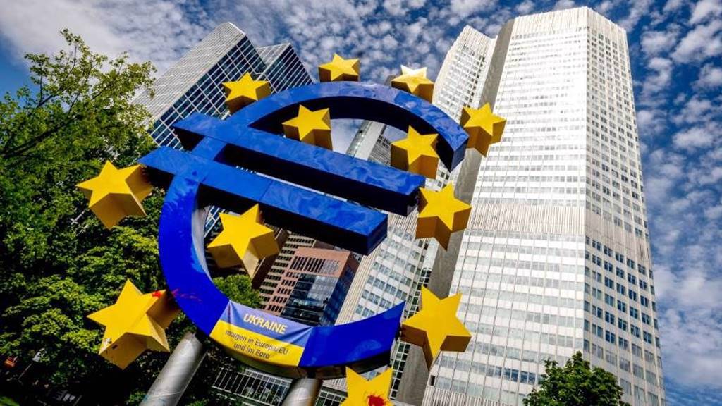 《路透》另一份針對歐洲央行（ECB）的調查顯示，ECB明年第二季就會降息。圖／美聯社