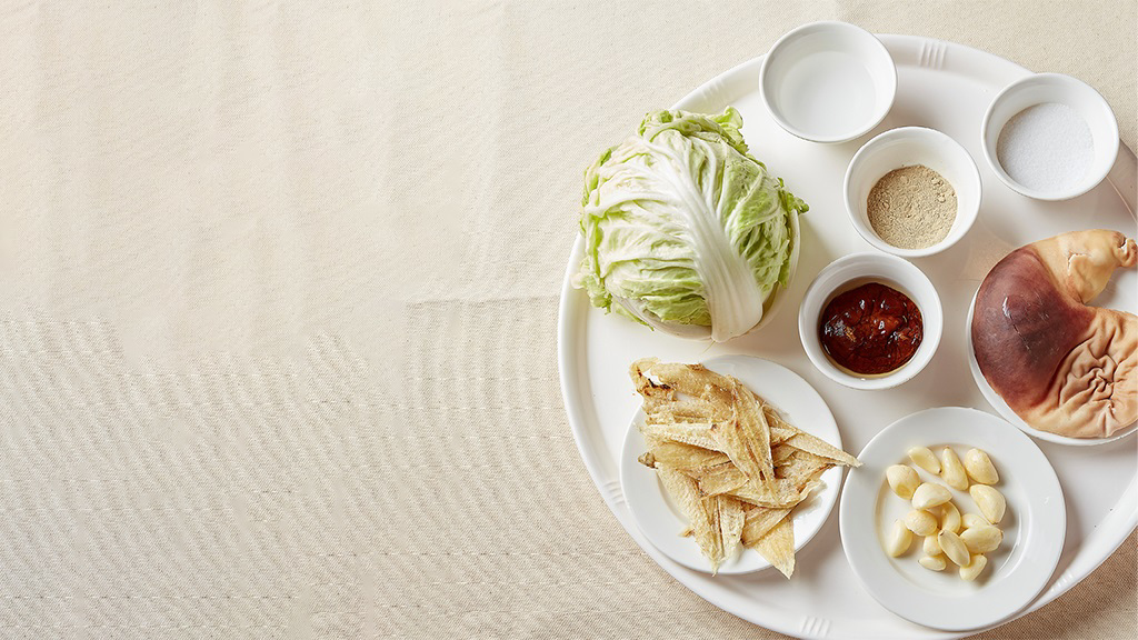 扁魚是正宗白菜滷不可或缺的食材。圖／時報出版提供，24open photo studio攝影