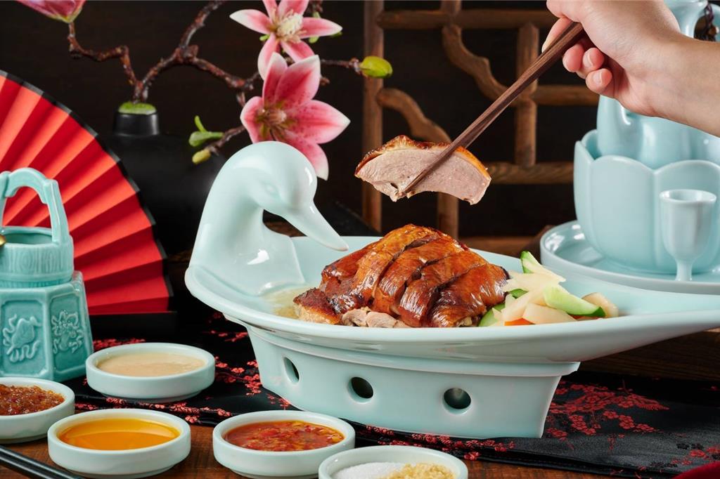 裕元花園酒店喆園鮑魚中餐廳推出鎮店招牌菜「胭脂舒雁」。圖／裕元提供
