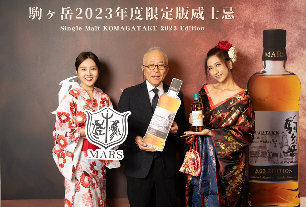 日本「信州-駒之岳蒸餾所」發表年度「駒之岳2023年度限定單一麥芽威士忌」，MARS WHISKY社長本坊和人專程來台為台灣酒迷們介紹這支風味迷人的年度限量版酒款。圖/大爵文創提供