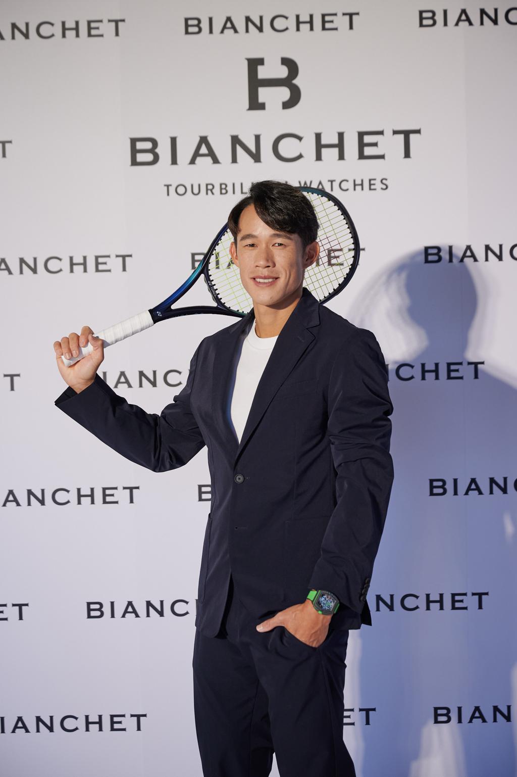 獨立製表品牌BIANCHET飛行陀飛輪碳纖維腕表，萊姆綠款，258萬元。（BIANCHET提供）