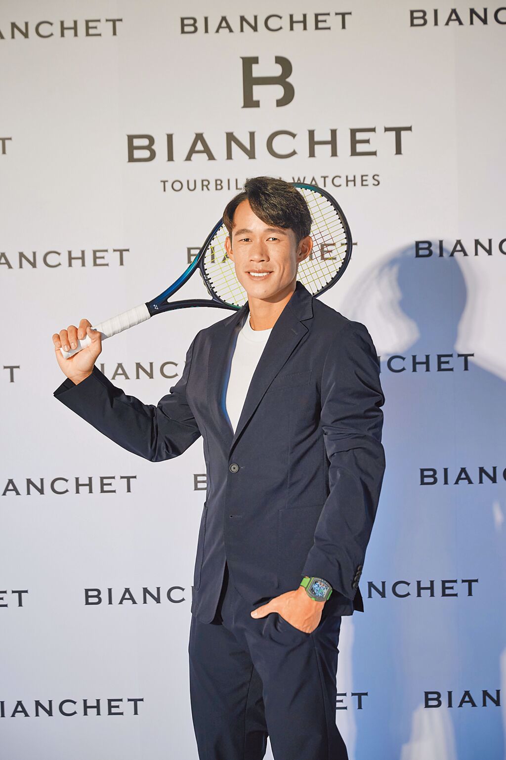 網球名將莊吉生出席新銳獨立製表品牌BIANCHET在台上市記者會，對腕表的輕盈耐撞十分傾心。圖／BIANCHET提供