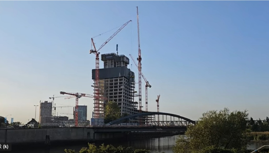 歐洲房地產巨擘Signa宣布破產，德國漢堡地標Elbtower瞬間成為爛尾樓。圖／摘自網路YouTube影片