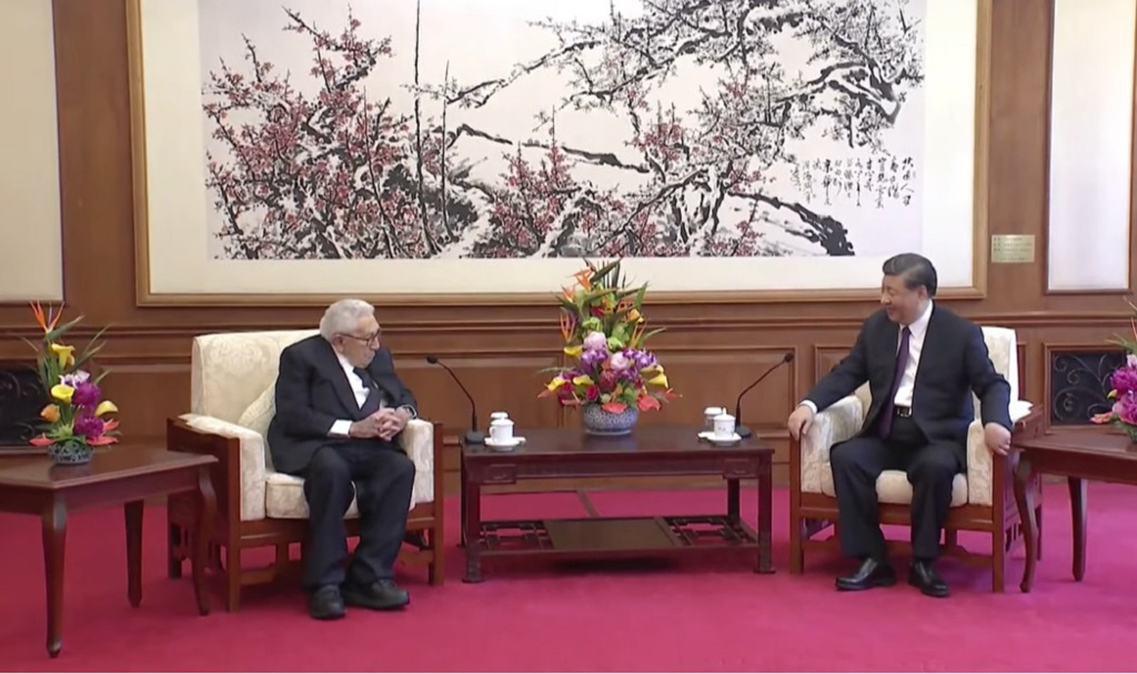 今年7月季辛吉訪問北京時，獲得中國大陸國家主席習近平接待。圖／摘自網路YouTube影片