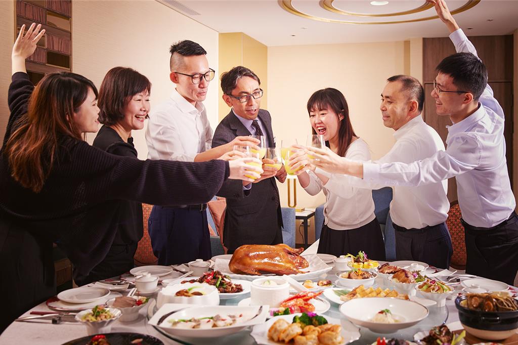 「HAYASE」日料餐廳料理長郡司行雄融合日本東北飲食文化與台灣在地食材，每個月推出不同主題的精緻懷石料理套餐，餐價3500元起。(JR東日本大飯店台北提供)