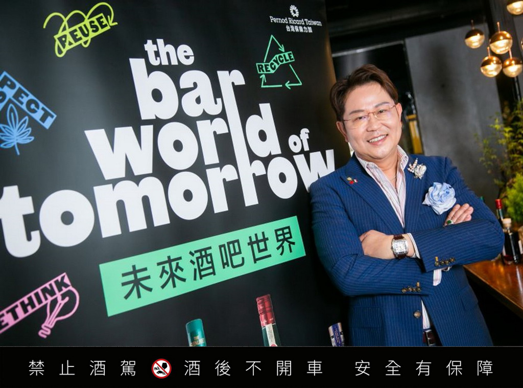 台灣保樂力加董事總經理王德勤分享「未來酒吧世界」理念，並表示台灣將在2025年提前完成全球永續酒吧人才目標。圖/台灣保樂力加提供