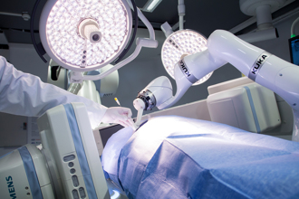 KUKA機械手臂於醫療技術領域中之多方應用