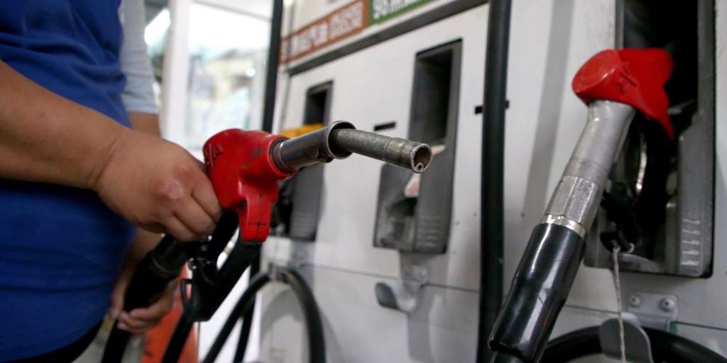 中油宣布，4日凌晨零時起，汽油價格不調整、柴油價格調降0.1元。圖／本報資料照片
