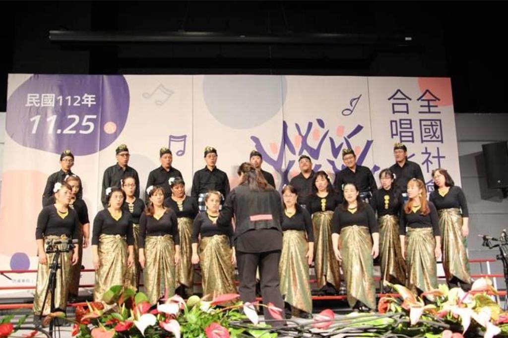 新竹縣泰雅之聲合唱團在今年全國合唱比賽，獲社會組合唱1金1銅佳績。（新竹縣政府提供／羅浚濱新竹傳真）