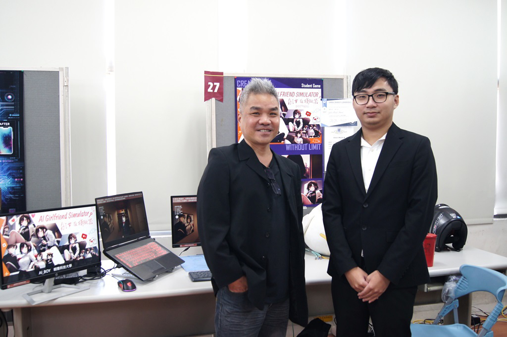 由吳信成老師指導，資管系學生王凱立畢業作品「AI女友模擬器」榮獲Unreal Engine 5台灣遊戲創意設計大賽金獎，贏得20萬元獎金，表現十分優異。圖／許俊揚