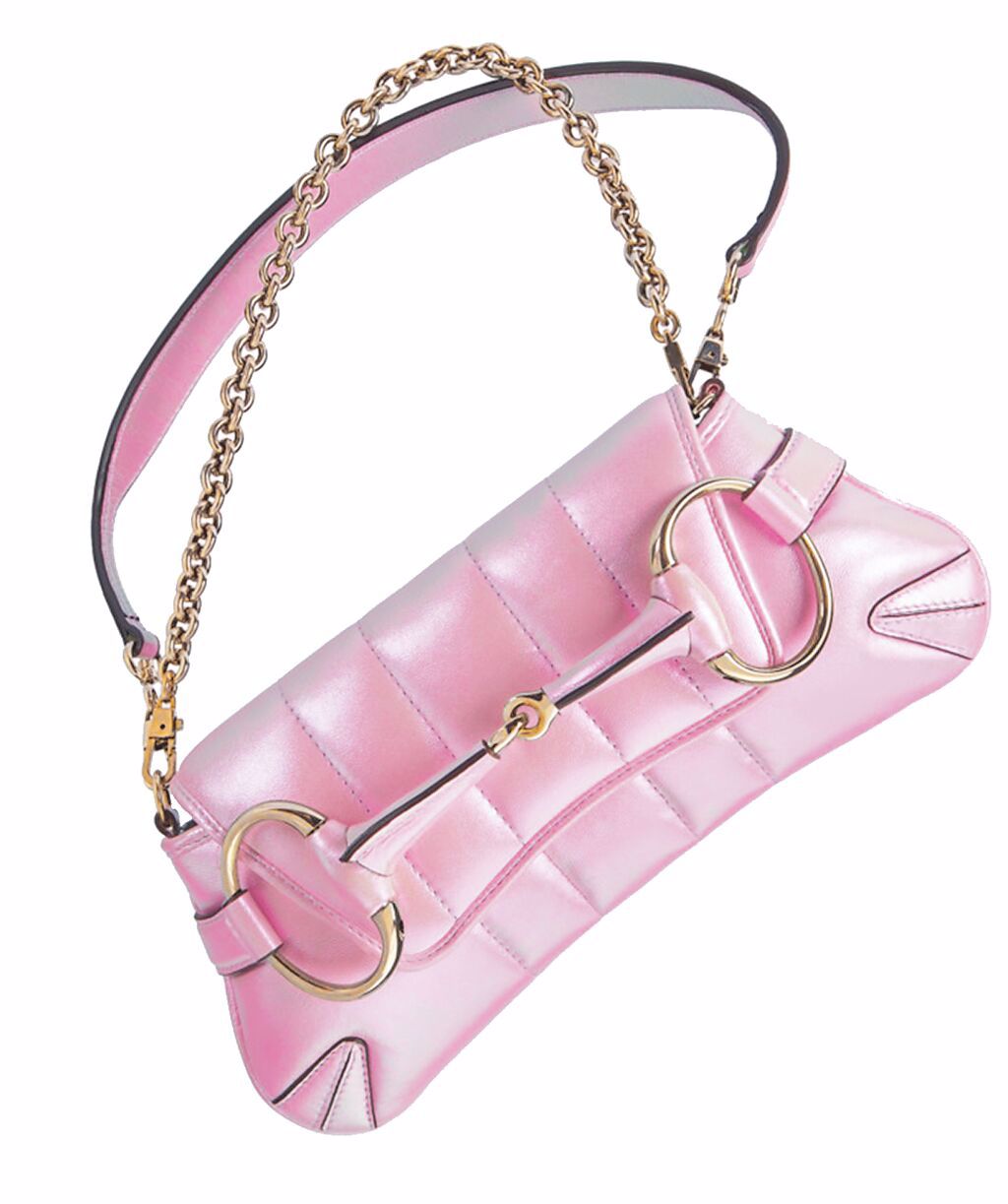 Gucci Horsebit Chain 粉色迷你炫彩包（雙鍊條），11萬9900元。圖／Gucci提供