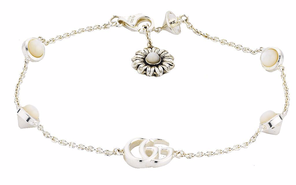 Gucci GG Marmont珍珠母貝手鍊，1萬4300元。圖／Gucci提供
