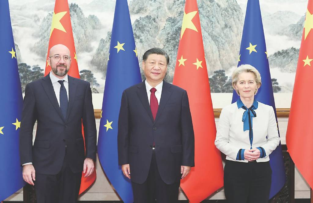 ●中國國家主席習近平在北京釣魚台國賓館會見歐洲理事會主席米歇爾和歐盟執委會主席馮德萊恩。
圖／新華社
