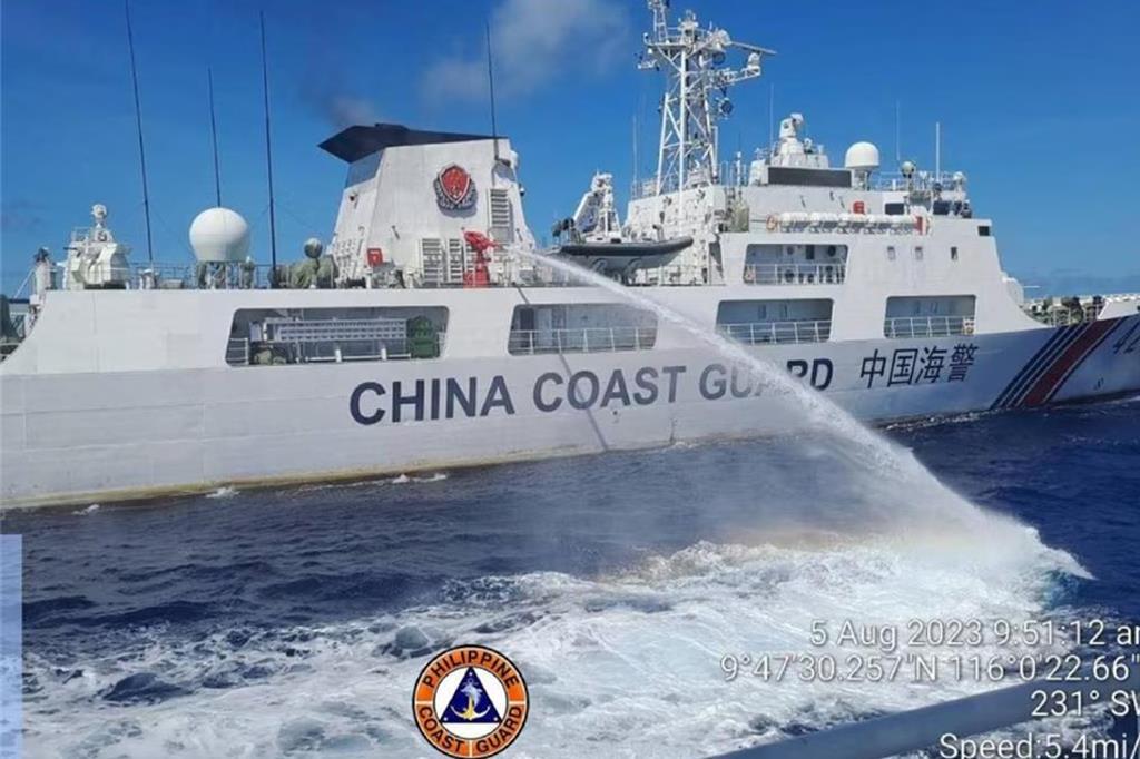 大陸海警控：菲律賓船故意衝撞中方海警艦艇，菲方蓄意「碰瓷」。（資料照片／菲律賓海警隊）