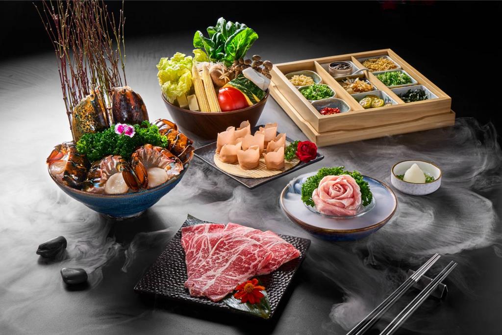 「匠極緻鍋物」以日式高檔海陸鍋物為核心，融入日式懷石料理菜序概念，個人套餐一次可品嚐活體龍蝦四食與日本和牛！圖／新天地提供