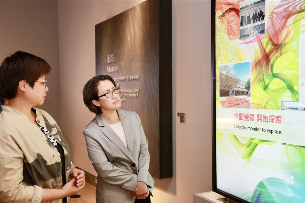民進黨副總統候選人蕭美琴11日前進新竹參訪台積電創新館。圖／賴蕭競總提供