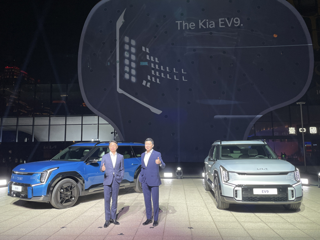 The Kia EV9純電智慧旗艦隆重亮相，包含Earth RWD、GT-line e-AWD等二款，預售價各為279.9萬及299.9萬元。圖／業者提供
