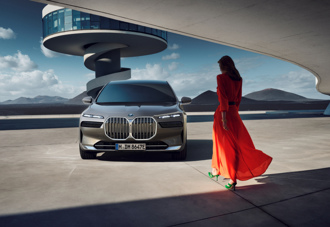 全新世代BMW i7 eDrive50 Excellence          璀璨上市