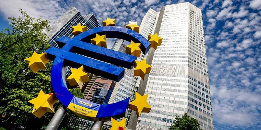 ECB總裁拉加德（Christine Lagarde）重申通膨必須進一步降溫，才能讓ECB確信在抗通膨上有進展，決策高層共識是目前談論降息仍言之尚早。圖／美聯社