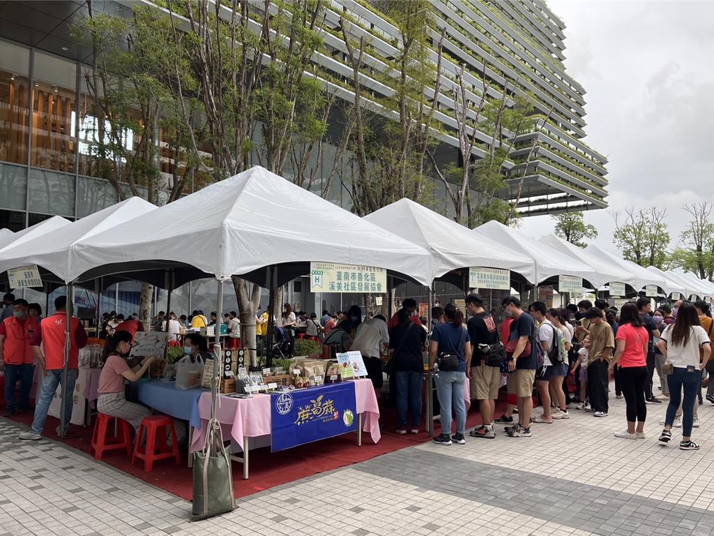 破千個職缺「3成免工作經驗」搶人最高可月領100K - 生活- 工商時報