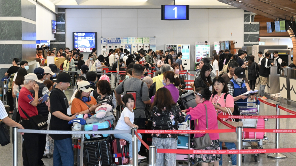 座位都固定...為何一堆人登機搶排隊?旅客曝關鍵 - 生活 - 工商時報