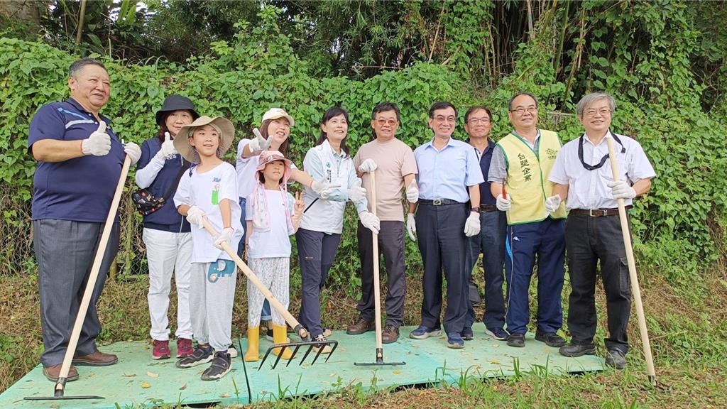 外來植必入侵種應除盡 企業參與防治小花蔓澤蘭