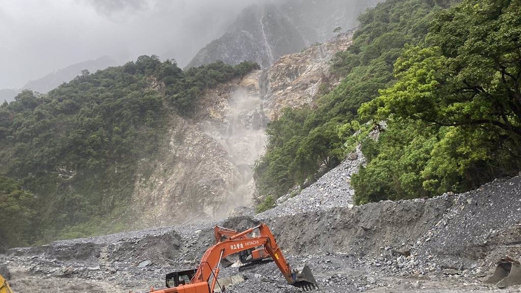 蘇花崇德路段又坍 公路最快晚間、鐵路估明日中午搶通