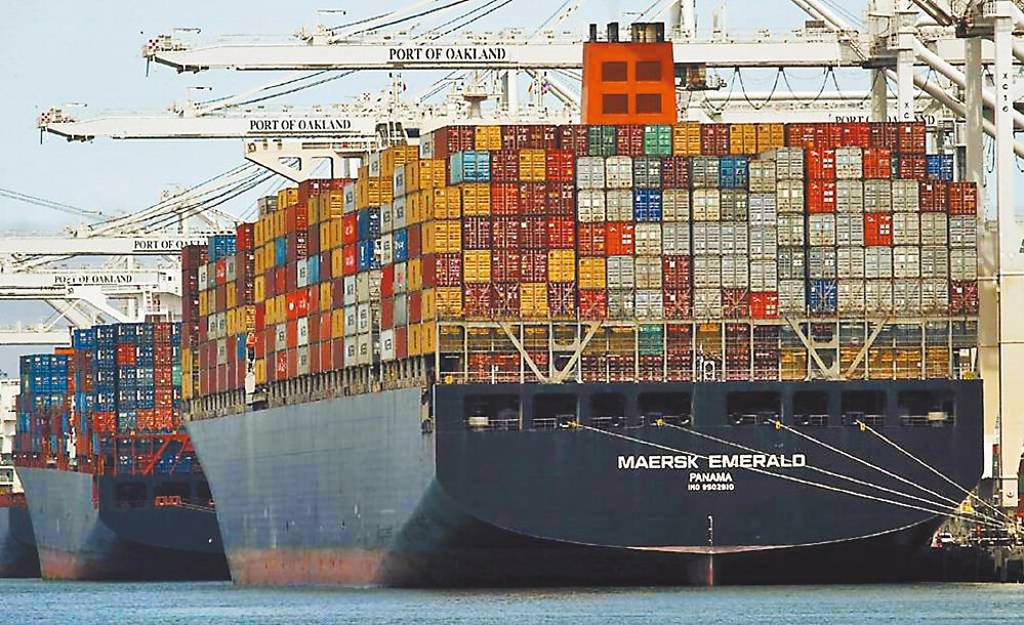 Stormy Seas Ahead: US East Coast Shipping Prices Plummet as Strike Looms, SCFI Takes a 10% Hit