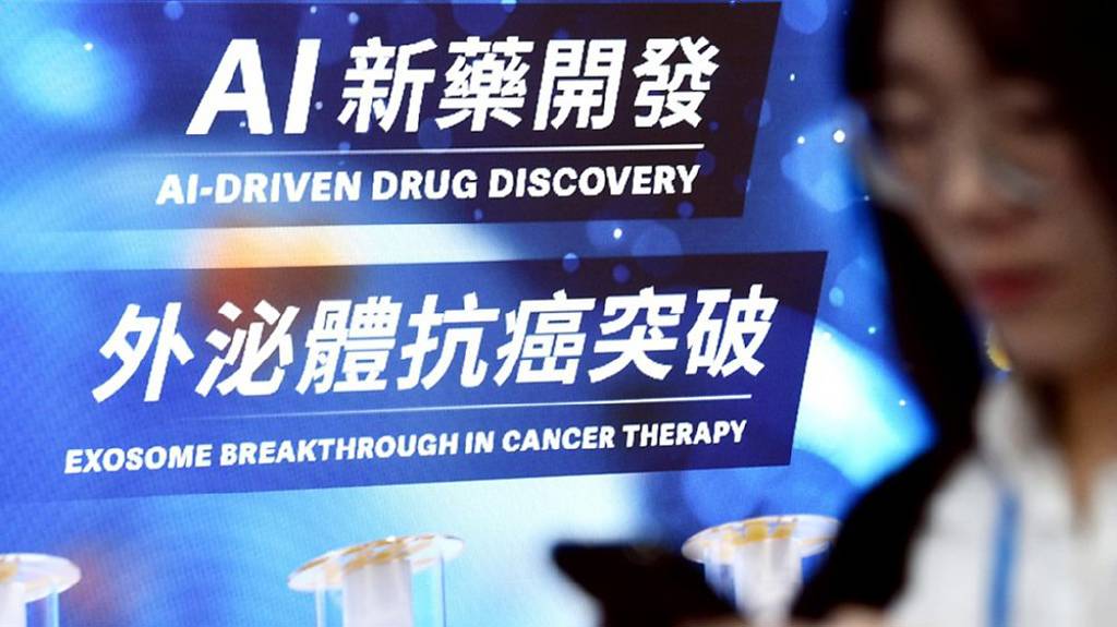 台灣醫療科技展5日登場，今年展區集結智慧醫療、再生醫療、精準檢測、生技醫藥及尖端醫材五大布局熱點，吸引上千家買家來台。圖／顏謙隆