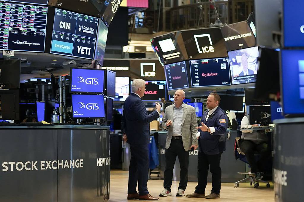 美股｜樂看美政府重啟 道瓊漲逾500點創高 輝達慘跌 費半瀉2.5％