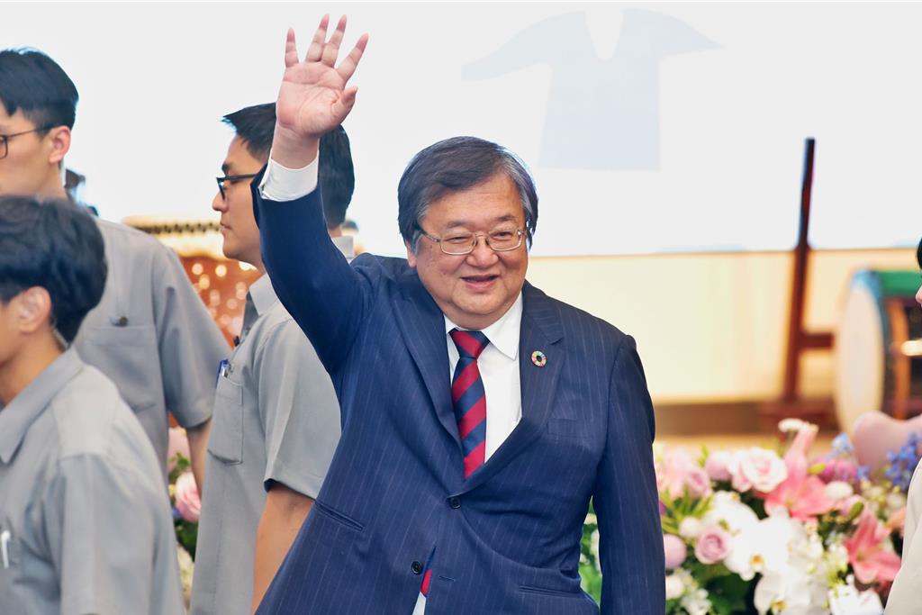 邱泰源：健保費基本不調高 摸食物找錢罰則輔導到各方適應