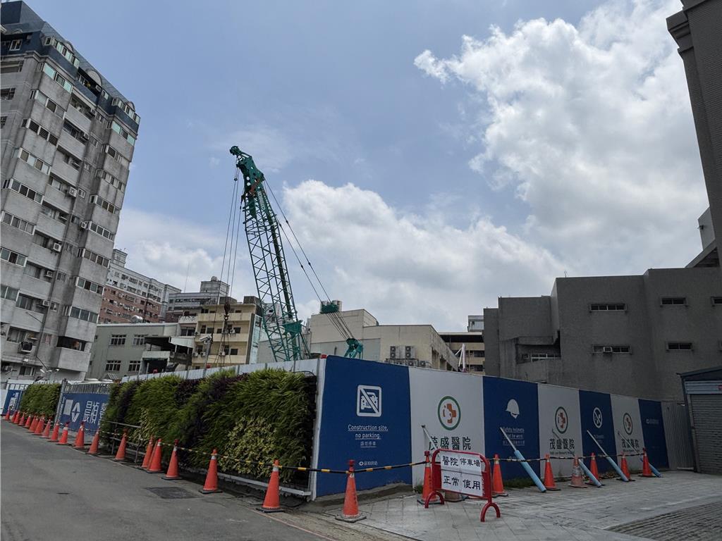 500公尺4處工地！居民憂北屯6米窄巷成「行人地獄」 - 生活- 工商時報