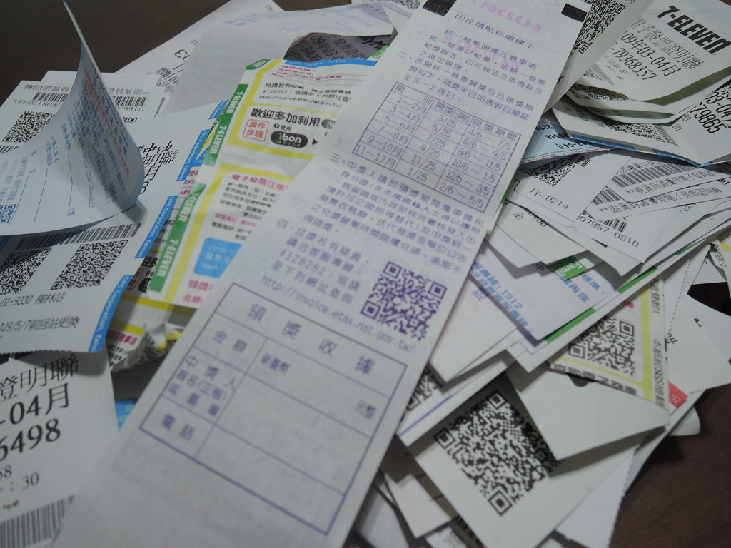 四大超商共開出6張千萬發票，其中一名幸運兒在全家基隆萬金店僅花25元。圖／本報資料照片