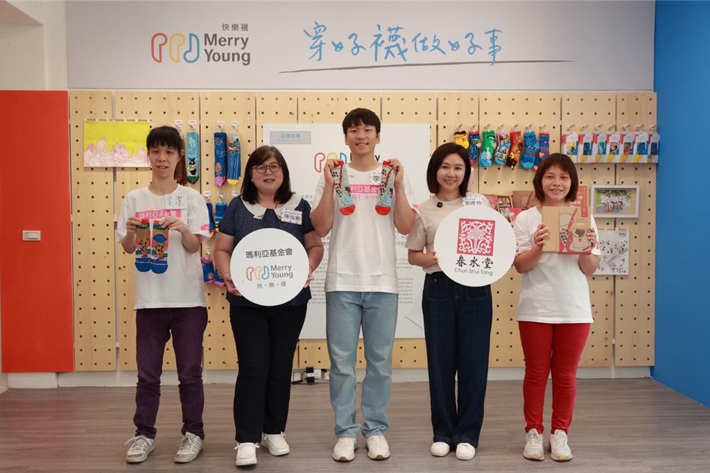 瑪利亞青年克服腦麻障礙開啟創作夢 奧運金牌李洋感動力挺珍奶襪