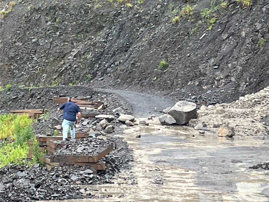南投投89線爆發土石流 道路中斷搶修中