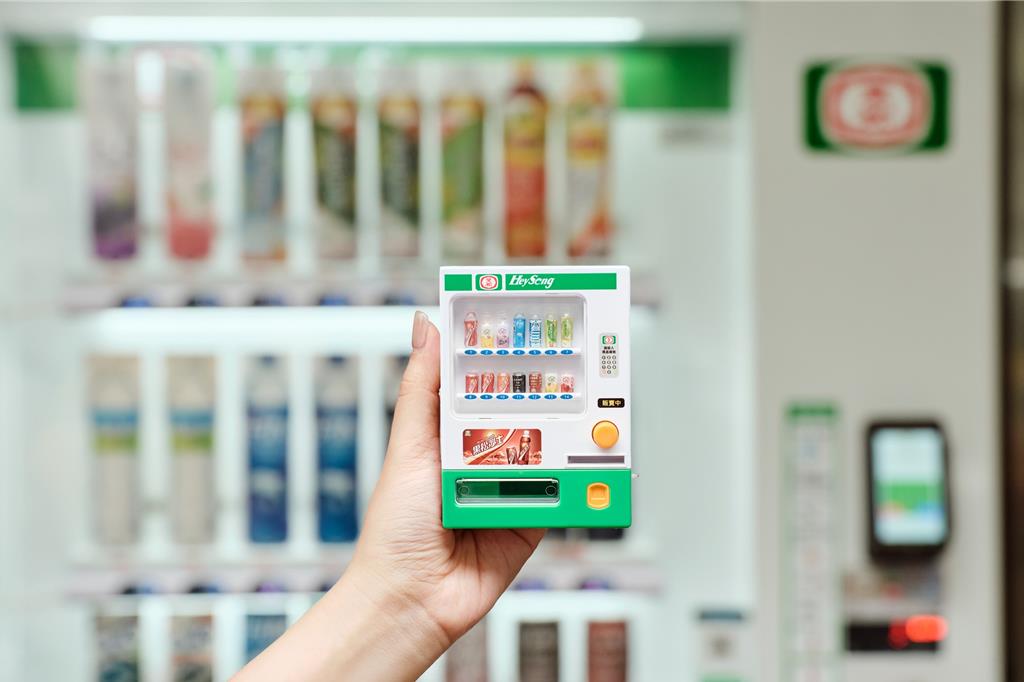 黑松百年第二波限量紀念品 復刻迷你版自動販賣機、TOMICA經典運輸車開賣！