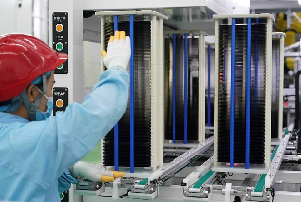 市值4,500億！陸太陽能光電巨頭獲利暴跌180％ 創辦人被趕走了